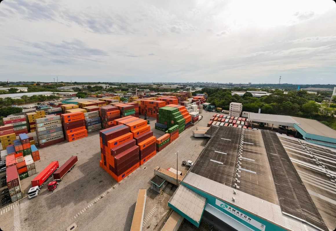 Vista aérea do terminal portuário na década de 1990