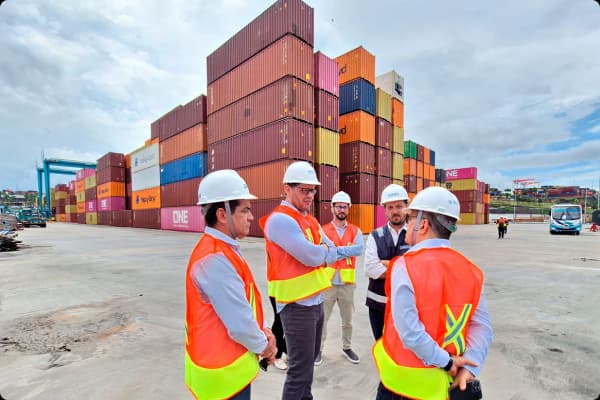 Liderança estratégica do Super Terminais